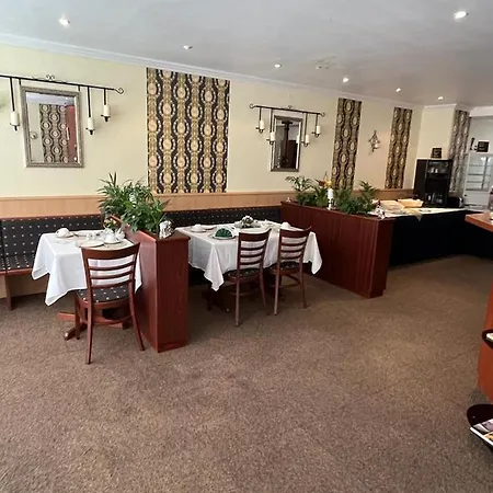 Zur Altstadt Hotel 3*