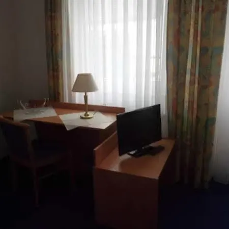 Zur Altstadt 3*